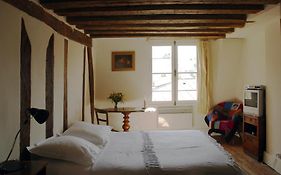 Nest In Paris
